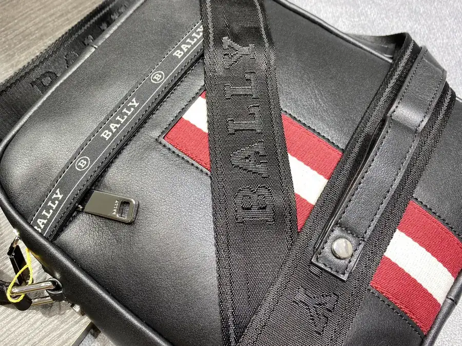 Men's Crossbody Bag Premium Full Grain Leather, Custom Hardware, Zip Closure