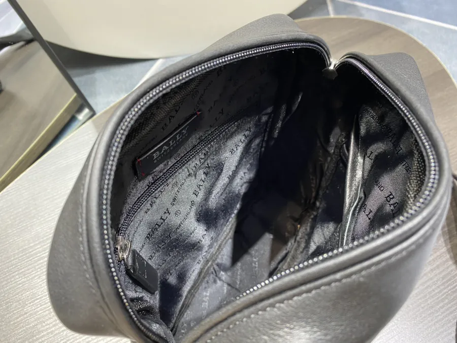 Men's Crossbody Bag Premium Full Grain Leather, Custom Hardware, Zip Closure