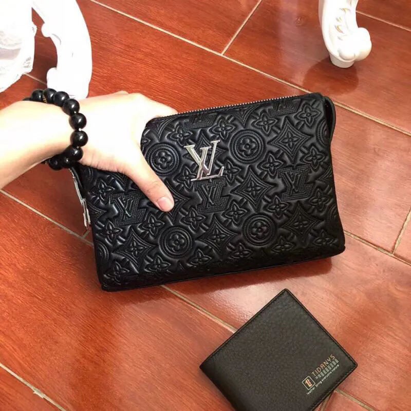 Louis Vuitton 纯牛皮密码锁包 Modern Fashion Frontline