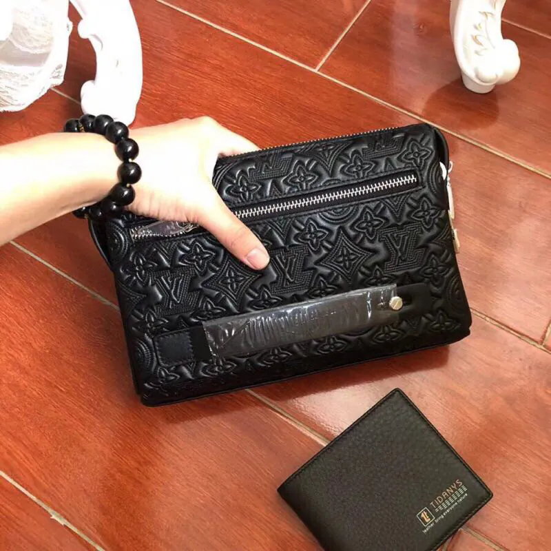 Louis Vuitton 纯牛皮密码锁包 Modern Fashion Frontline