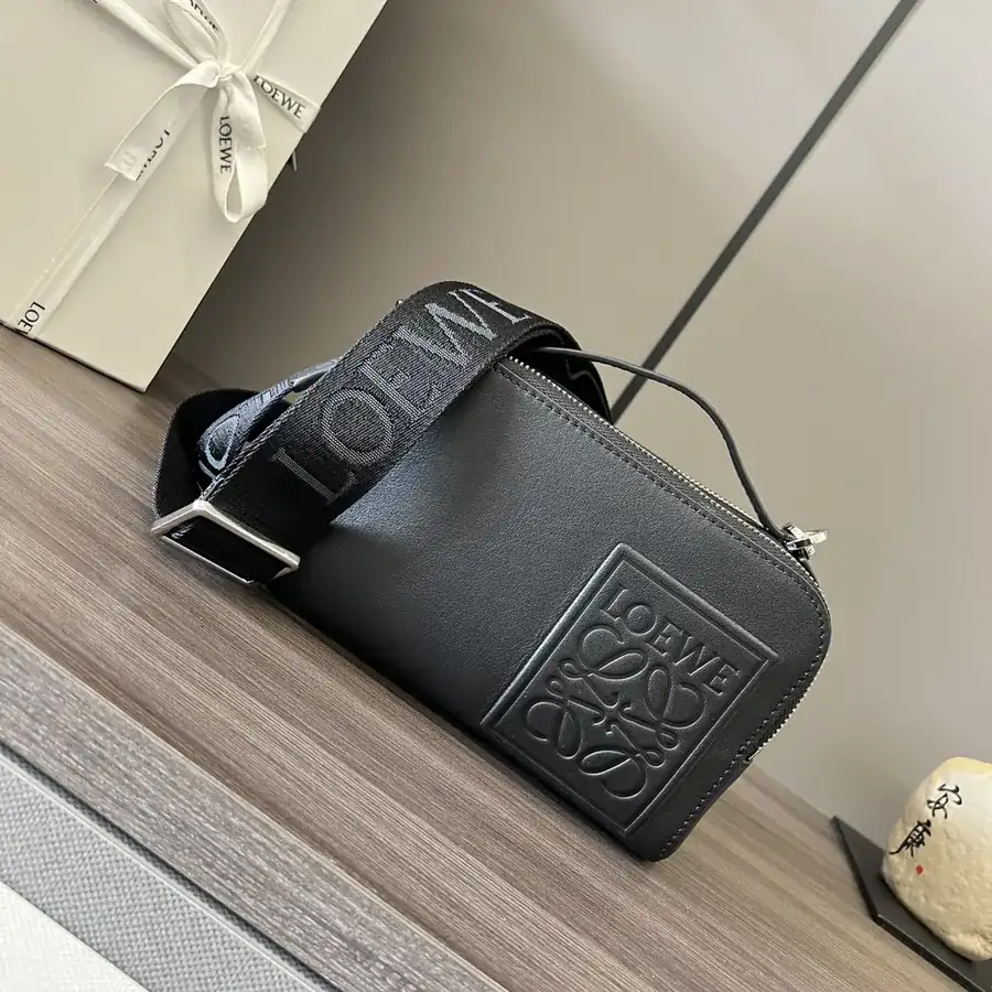 Löwe New Mini Camera Bag Classic Calfskin