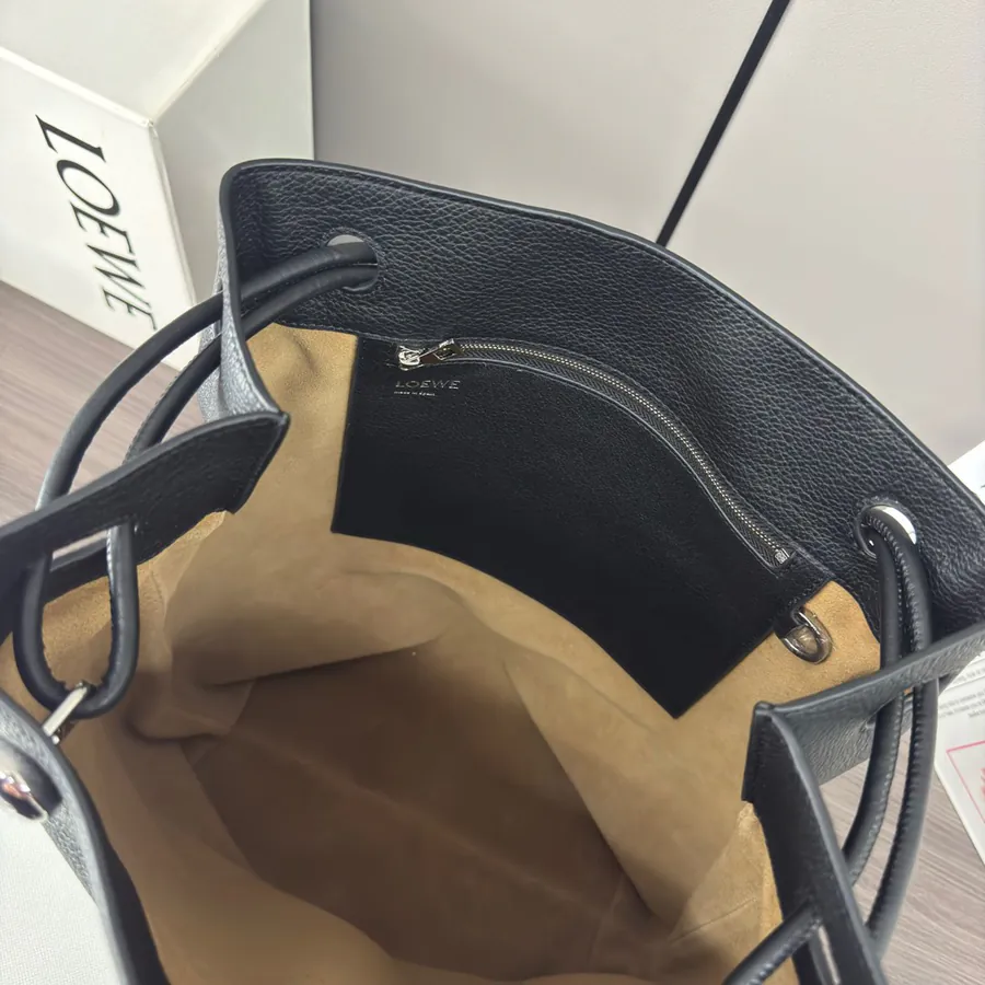 LO℮w℮ Pebble Hobo Minimalist Vertical Tote