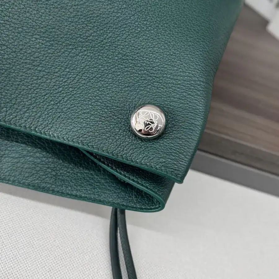 LO℮w℮ Pebble Hobo Minimalist Vertical Tote