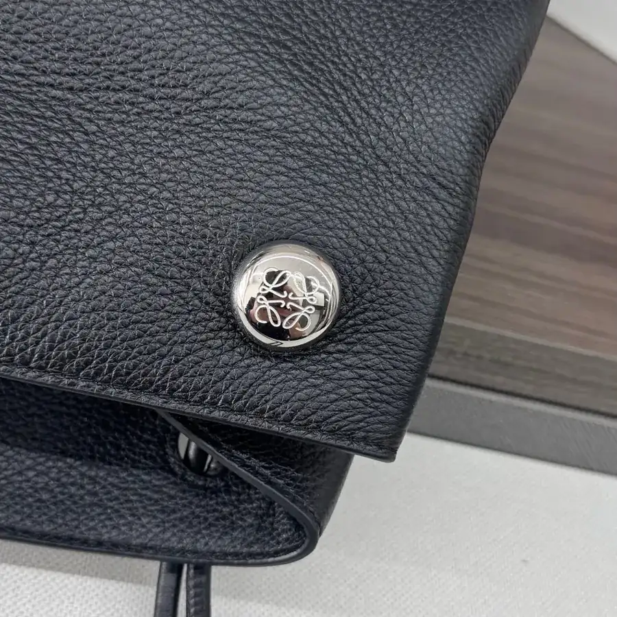 LOEWÉ Pebble Hobo Minimalist Vertical Tote