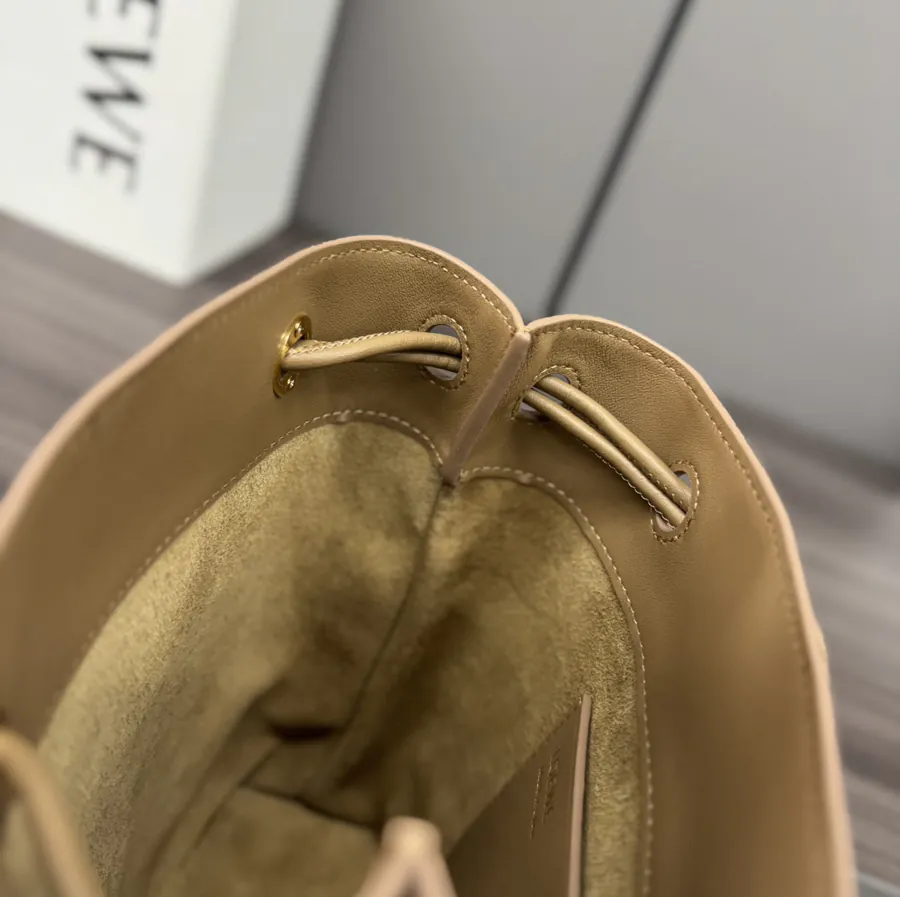 LOEWÉ Smooth Calfskin Pebble Bag