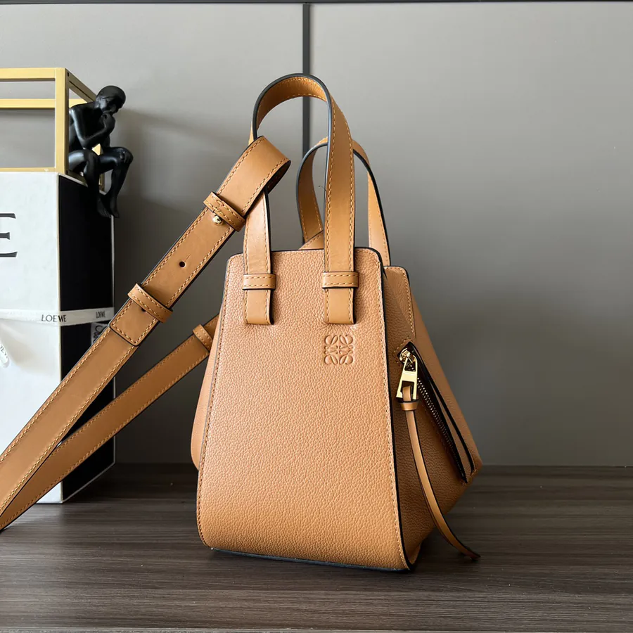 P700.Loe Compact Hammock Bag in Soft Grained Calfskin