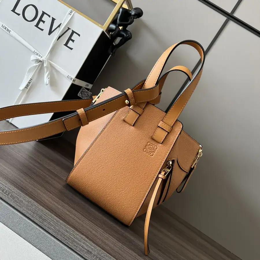 P700.Loe Compact Hammock Bag in Soft Grained Calfskin