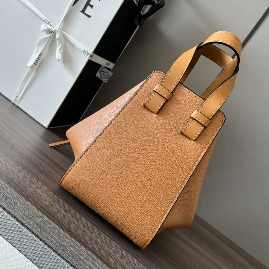 P700.Loe Compact Hammock Bag in Soft Grained Calfskin