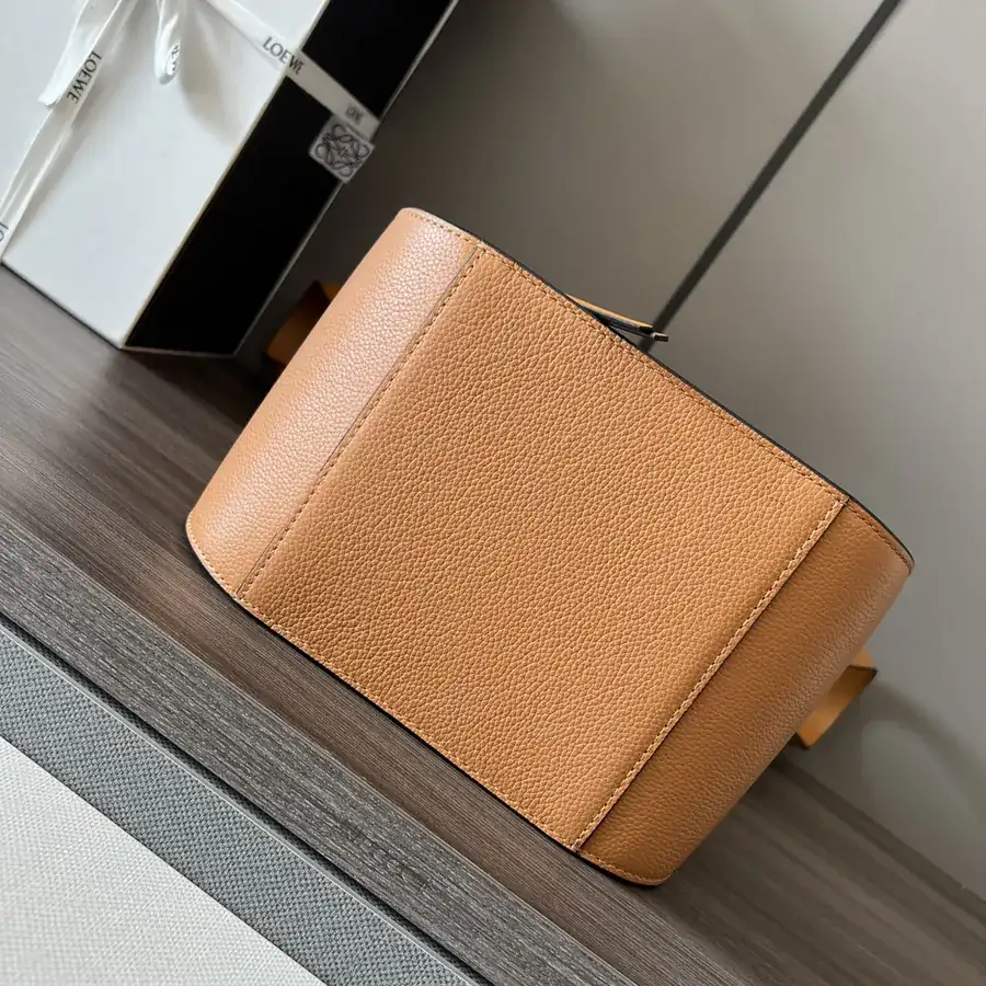 P700.Loe Compact Hammock Bag in Soft Grained Calfskin