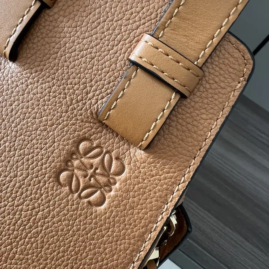 P700.Loe Compact Hammock Bag in Soft Grained Calfskin