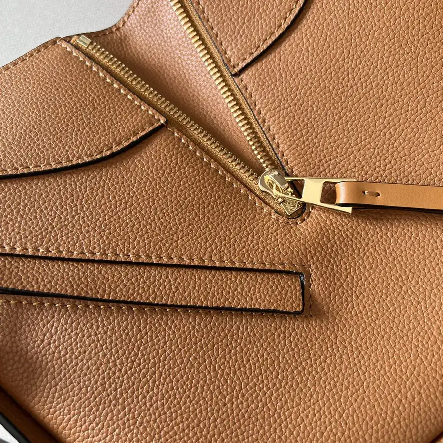 P700.Loe Compact Hammock Bag in Soft Grained Calfskin