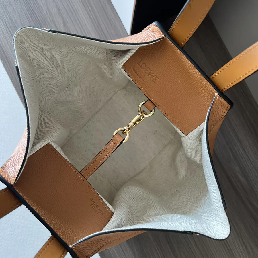 P700.Loe Compact Hammock Bag in Soft Grained Calfskin