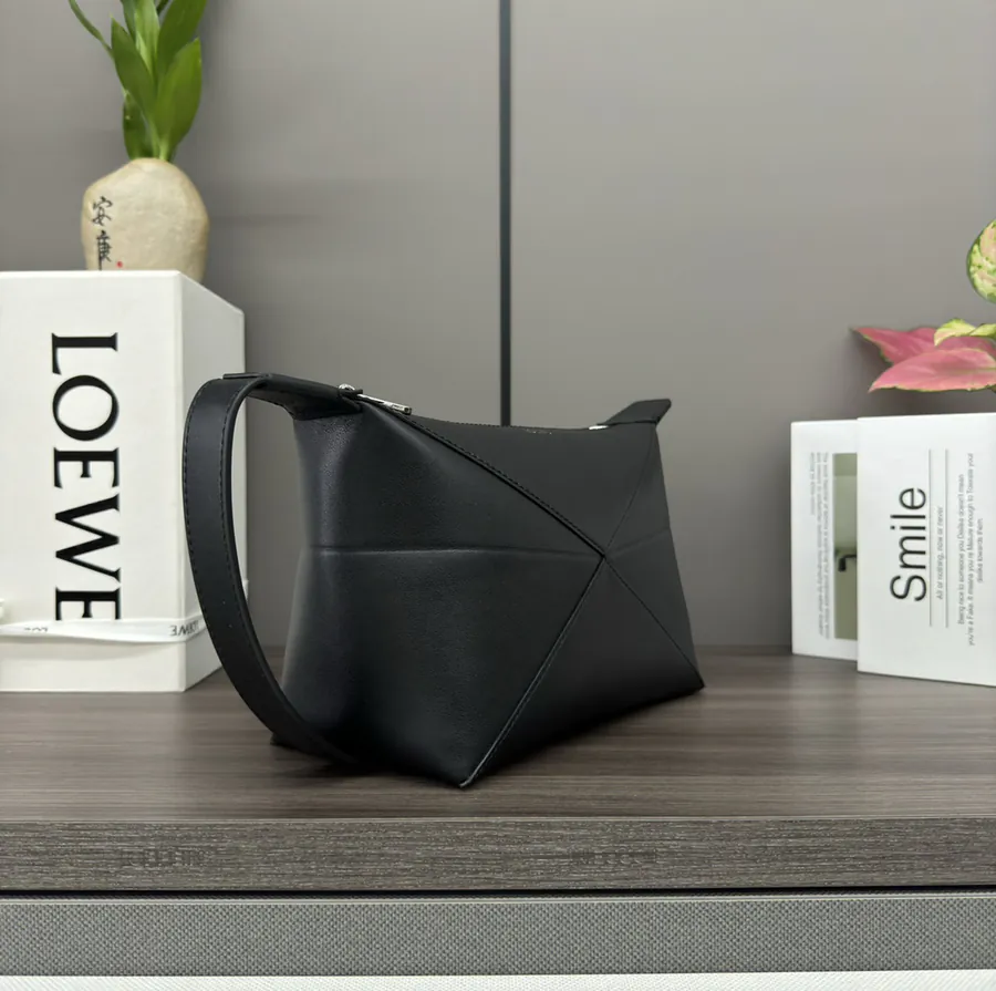 LO℮w℮ New Arrival Glossy Leather Travel Bag