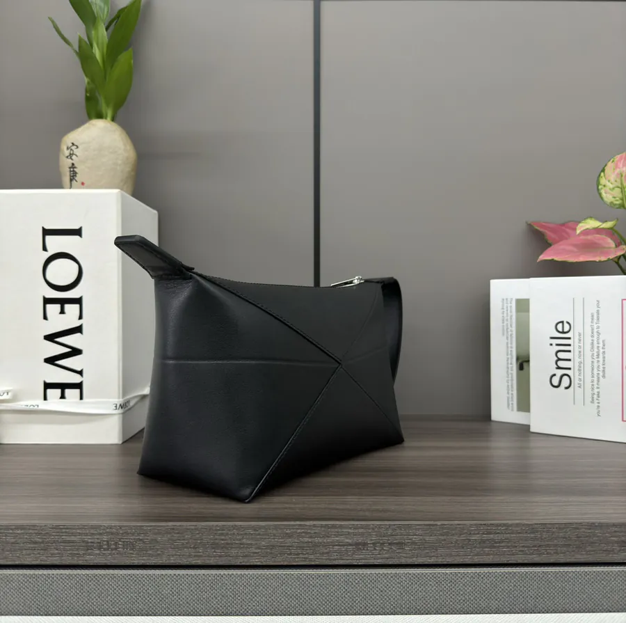 LO℮w℮ New Arrival Glossy Leather Travel Bag
