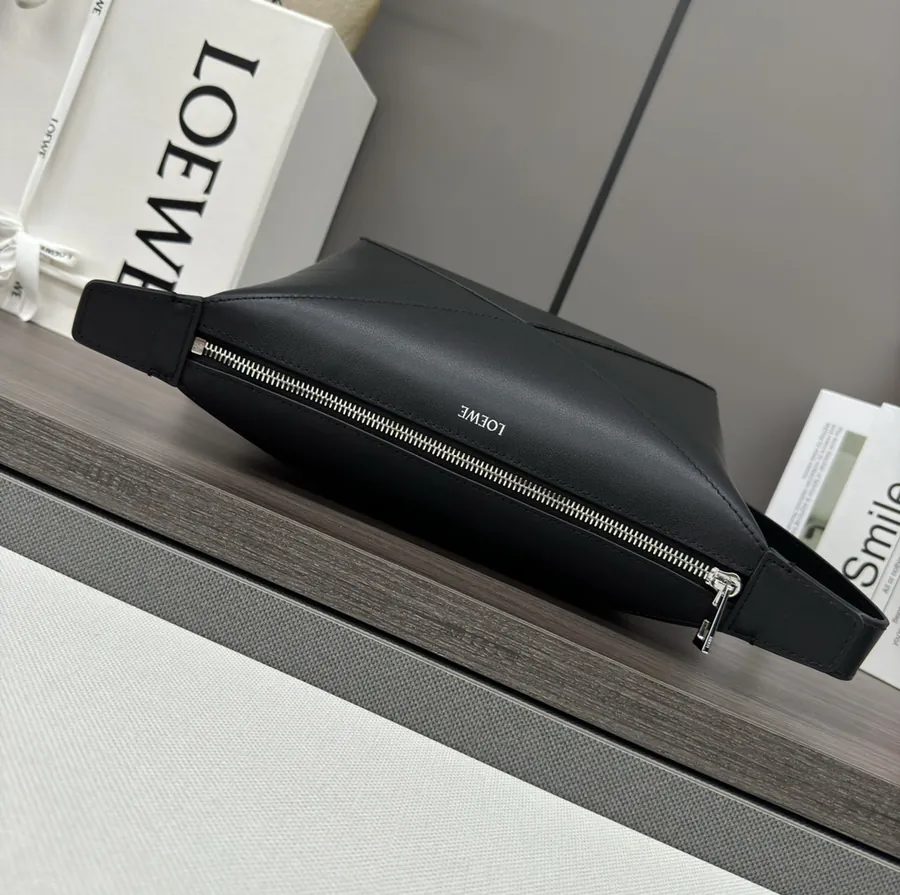 LO℮w℮ New Arrival Glossy Leather Travel Bag