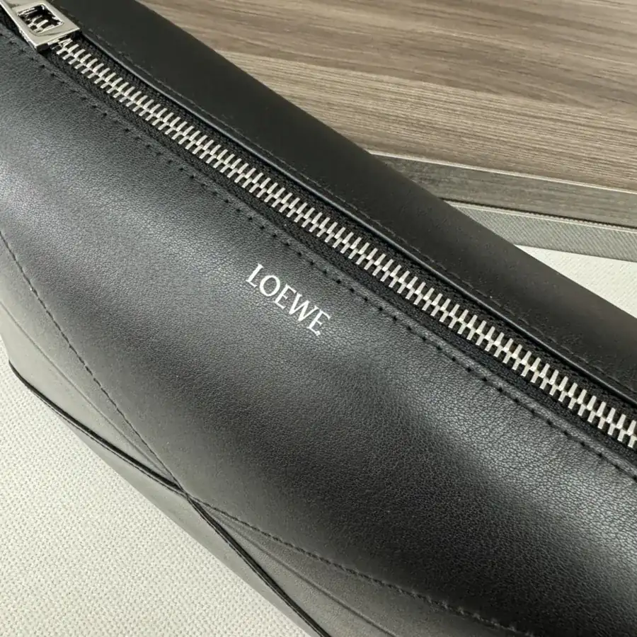 LO℮w℮ New Arrival Glossy Leather Travel Bag