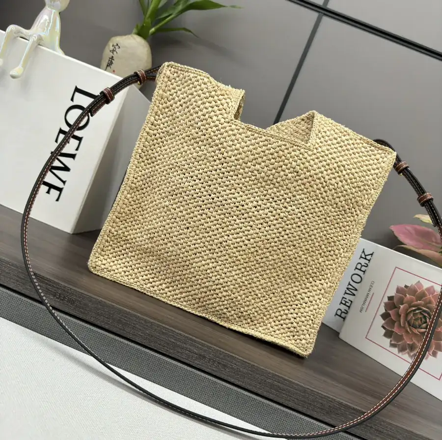 LOE*WE Font Tote Medium Size