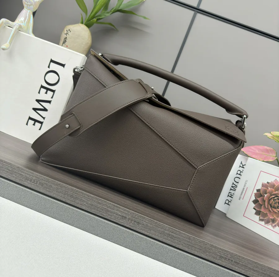 P850.LOw℮ Puzzle Handbag in Soft Grained Calfskin