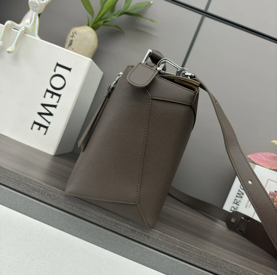 P850.LOw℮ Puzzle Handbag in Soft Grained Calfskin
