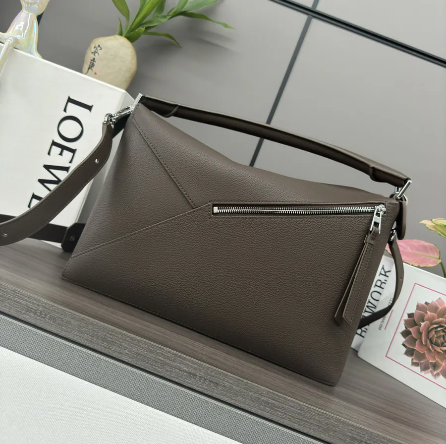 P850.LOw℮ Puzzle Handbag in Soft Grained Calfskin