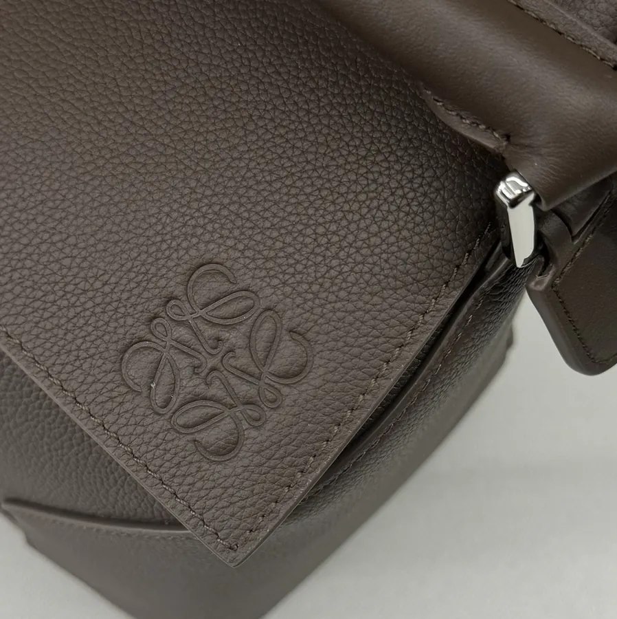 P850.LOw℮ Puzzle Handbag in Soft Grained Calfskin