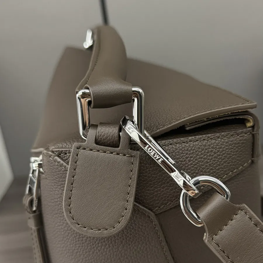 P850.LOw℮ Puzzle Handbag in Soft Grained Calfskin