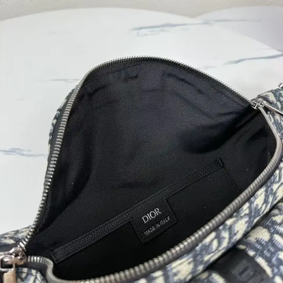 8 2025 Spring Collection Tote with Oblique Print