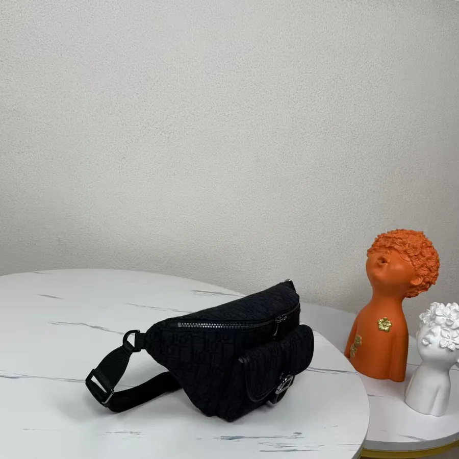 8 Spring 2025 Collection Bucket Bag with Oblique Print