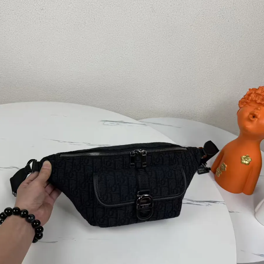 8 Spring 2025 Collection Bucket Bag with Oblique Print