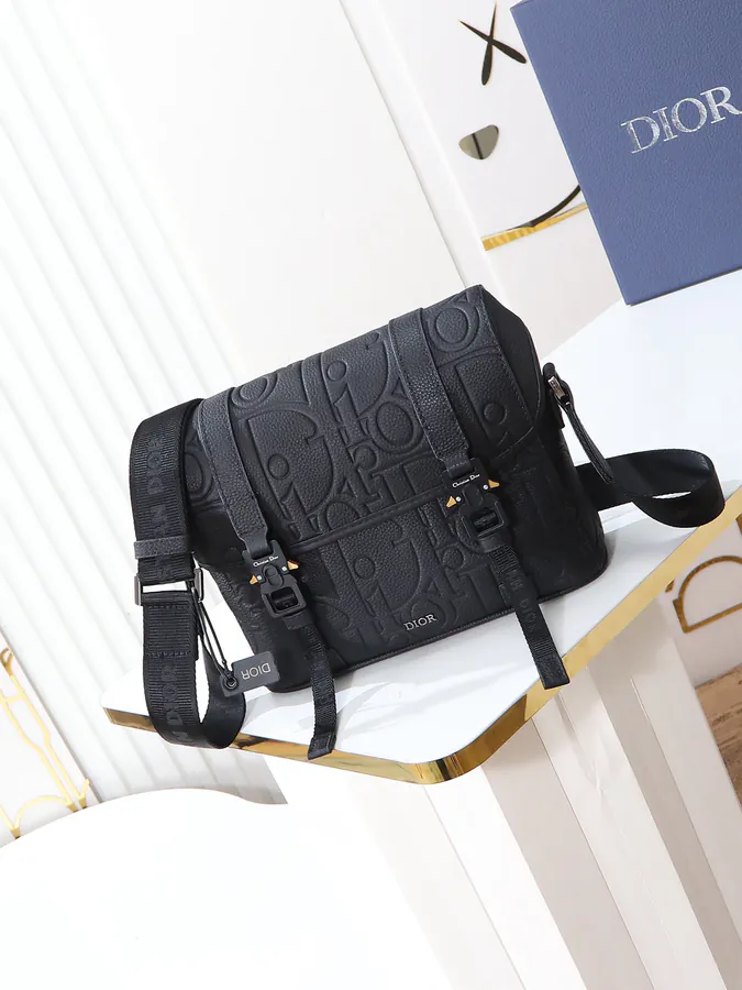 Hit The Road Flip Messenger Bag Black