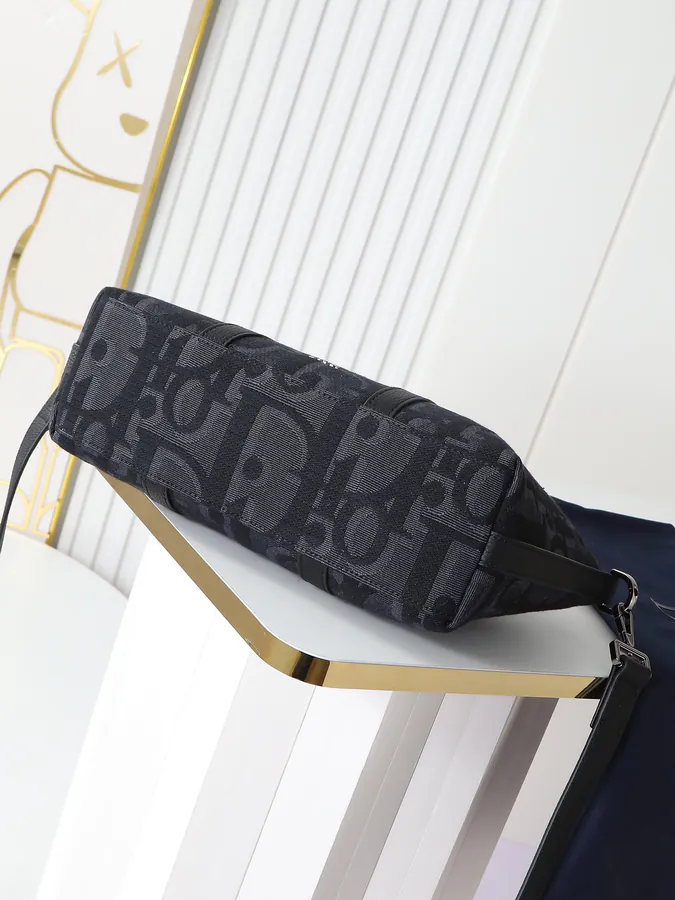 Dior Weekender 25 Handbag with Classic Design and Adjustable Strap