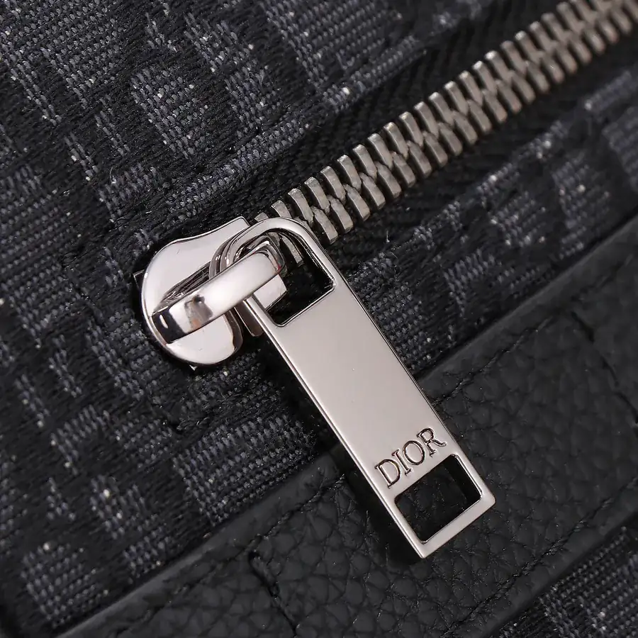Safari Max Messenger Bag Black Grained Calfskin