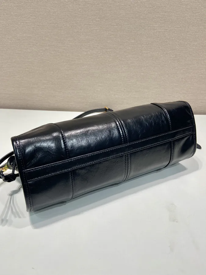 LusSolf Oil Leather Tote with Short Handles