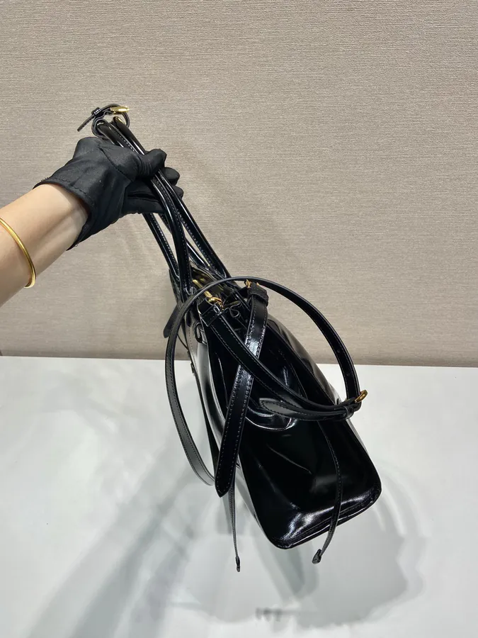 LusSolf Oil Tanned Leather Bucket Bag