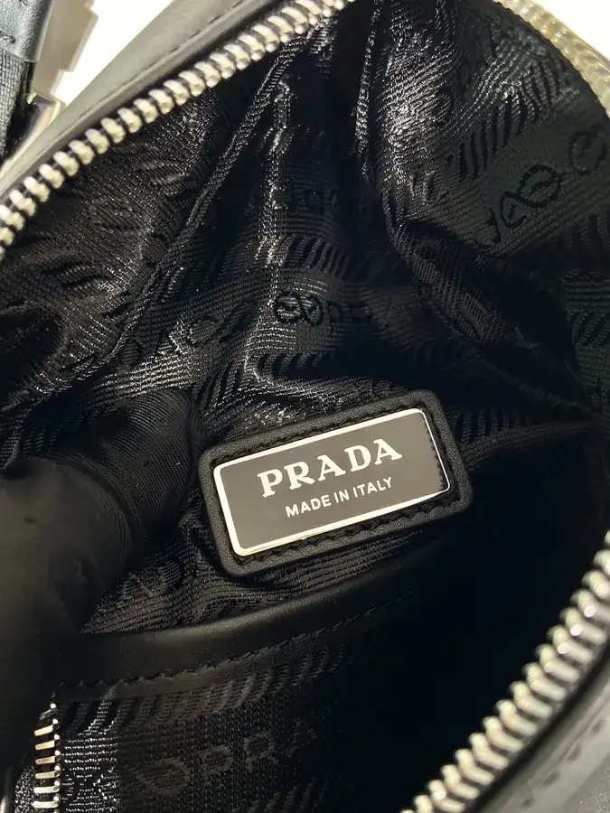 P Brand 2VZ098 Minimalist Crossbody Bag