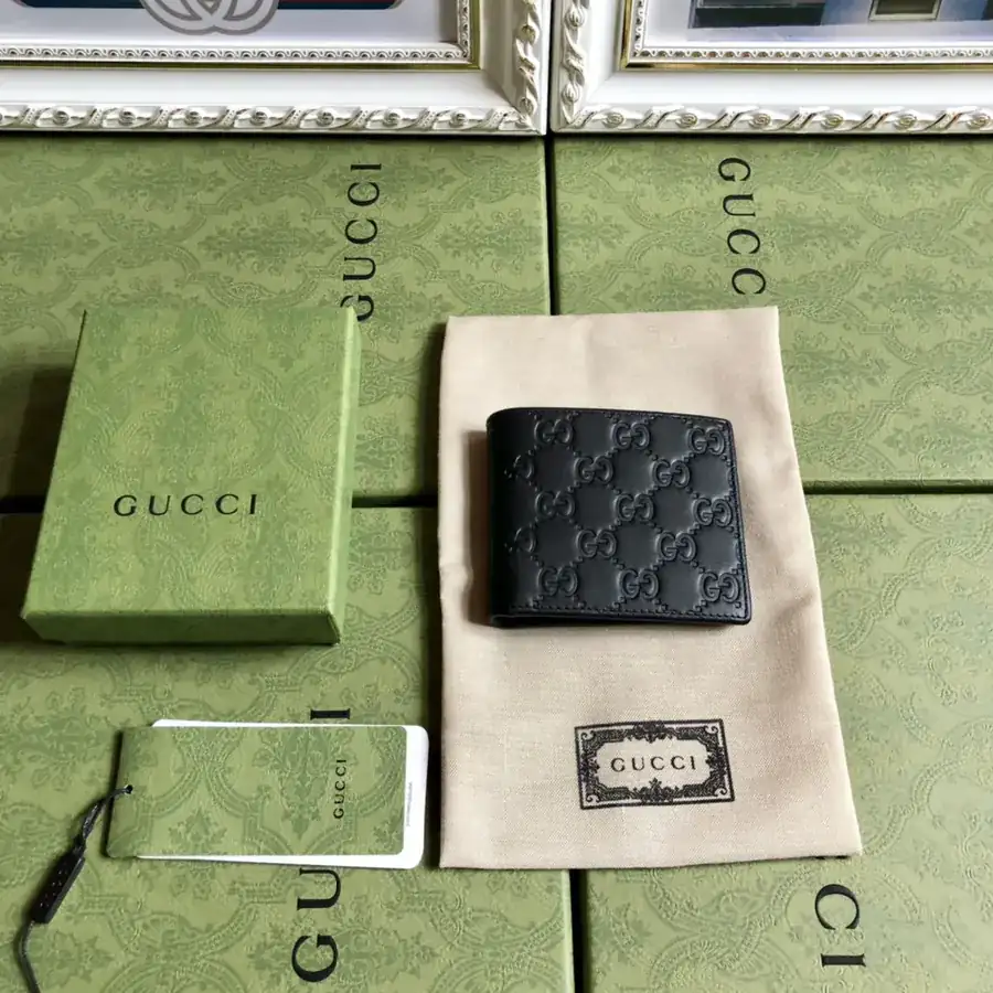 G Family Premium Bucket Bag with Green Box