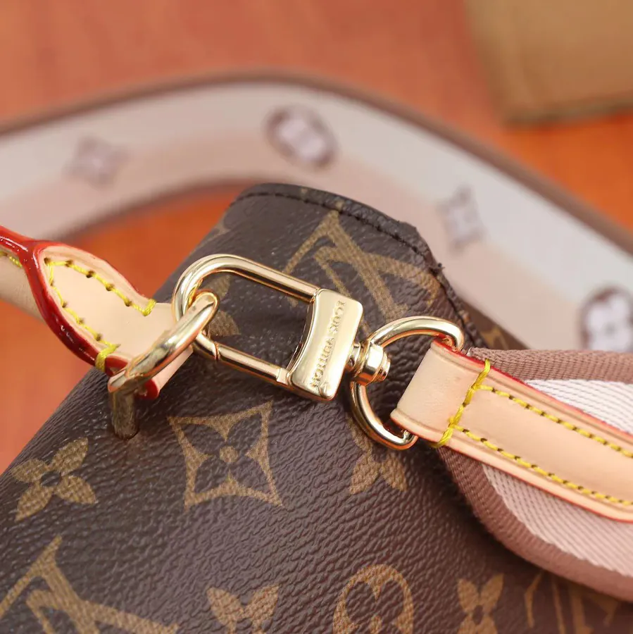 U Mini Handbag Timeless Structure, Versatile Design