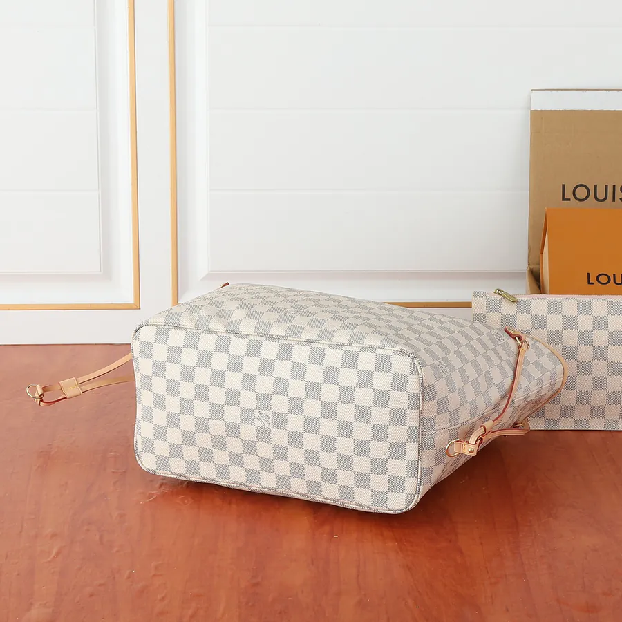 LV Neverfull Midsize Tote Grained Calfskin