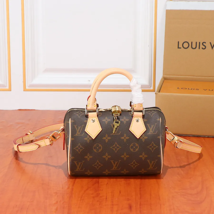 Louis Vuitton Speedy Bandoulière 20 in Grained Calfskin