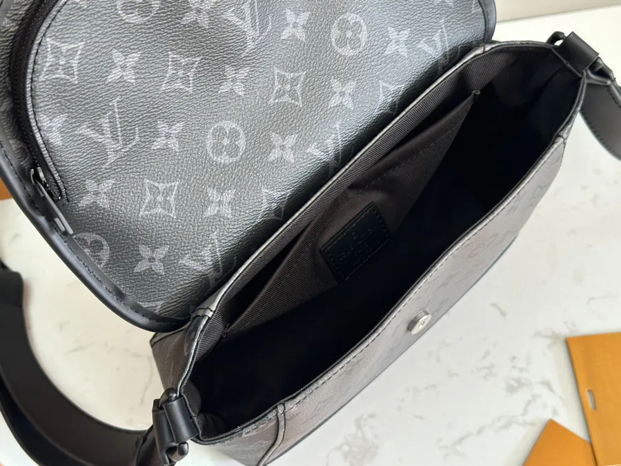 Ulse Messenger Bag Monogram Eise Canvas
