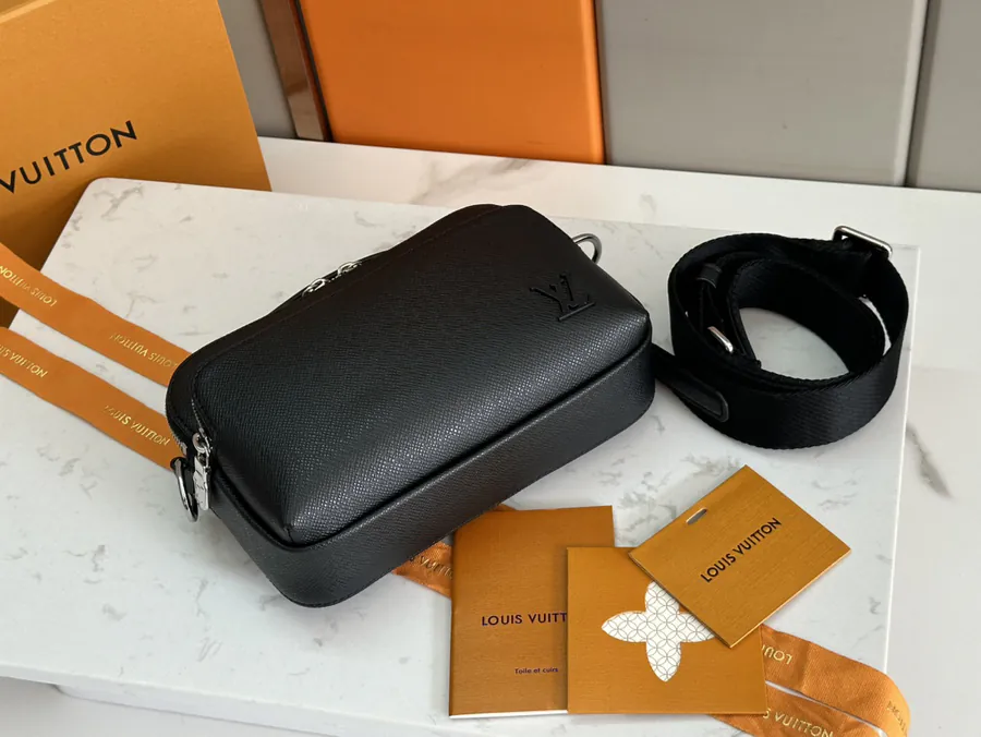 District Mini Messenger Bag Deep Taïga Leather