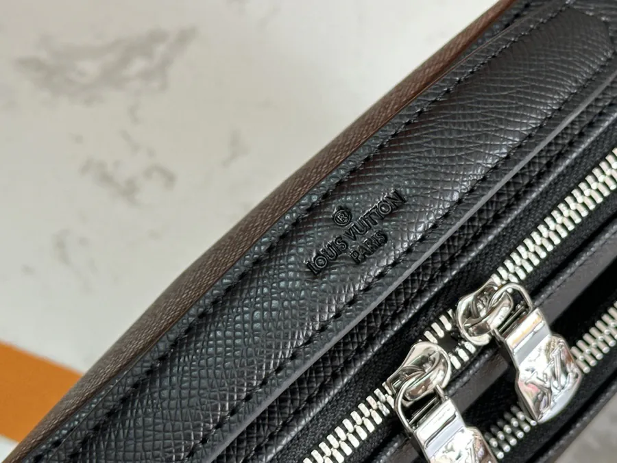 District Mini Messenger Bag Deep Taïga Leather