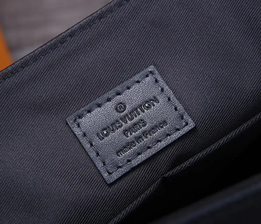 Christopher Shoulder Bag Classic Taurillon Leather Daily Commute