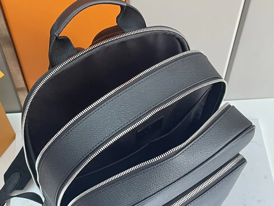 Adrian Shoulder Bag in Taïga Leather