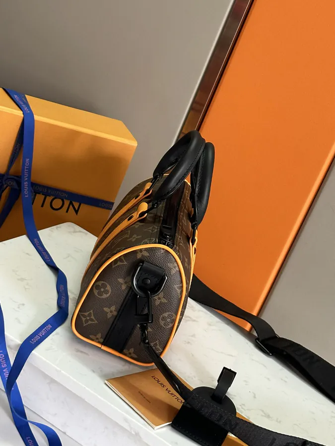 Louis Vuitton Keepall Bandoulière 25 Handbag
