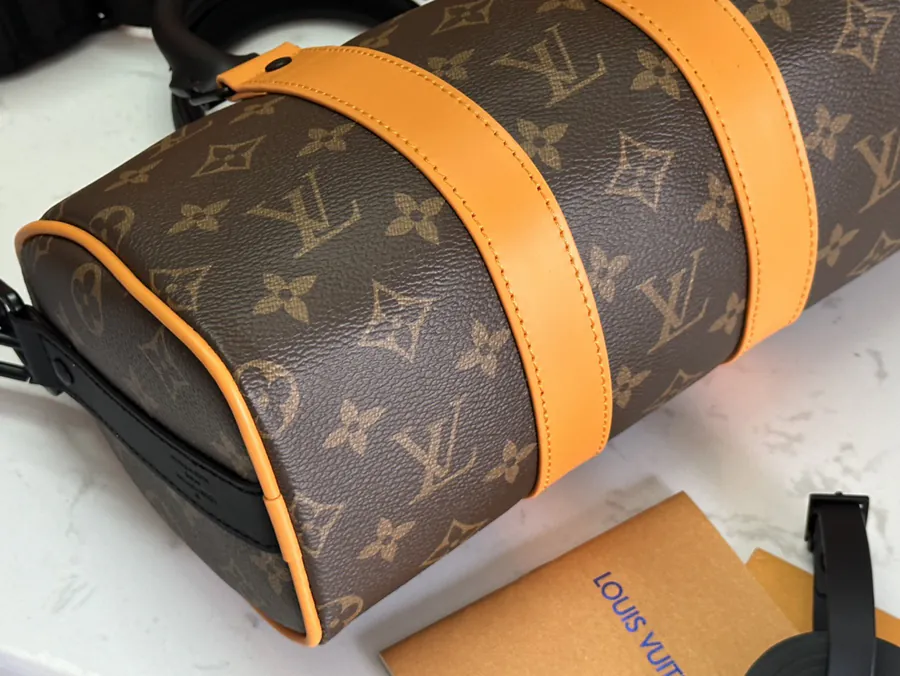 Louis Vuitton Keepall Bandoulière 25 Handbag