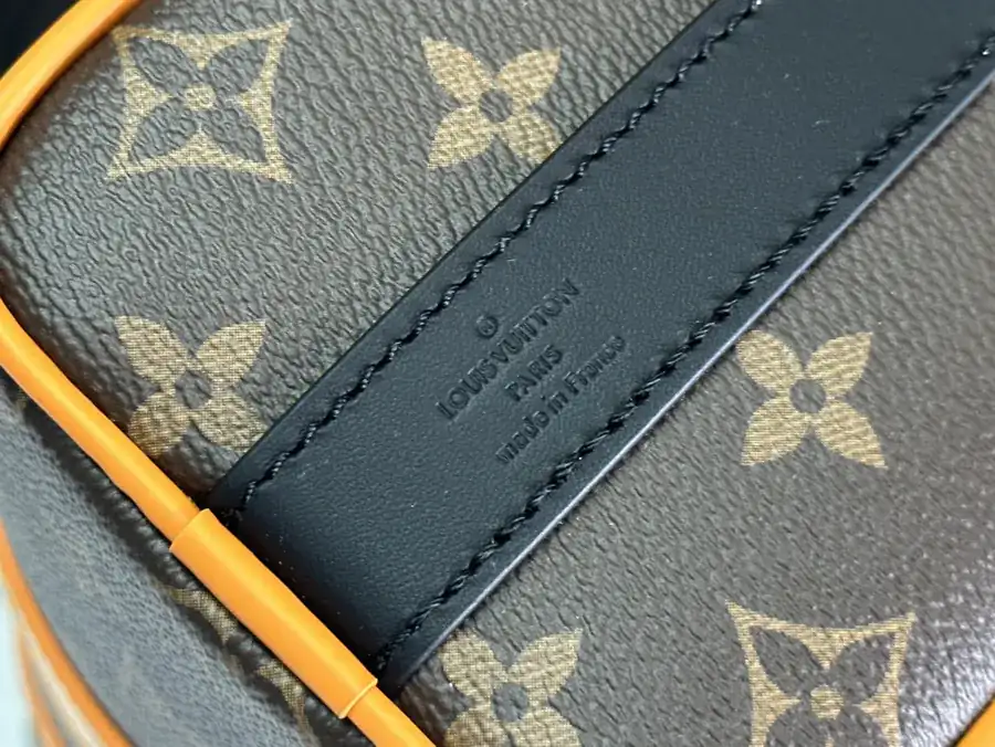 Louis Vuitton Keepall Bandoulière 25 Handbag