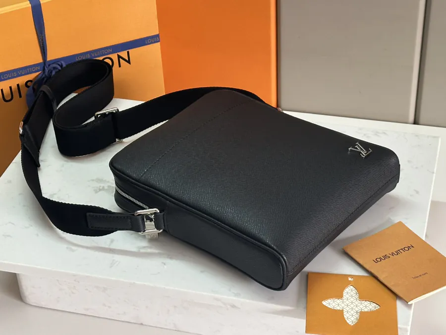 ALEX Small Briefcase in Taïga Leather
