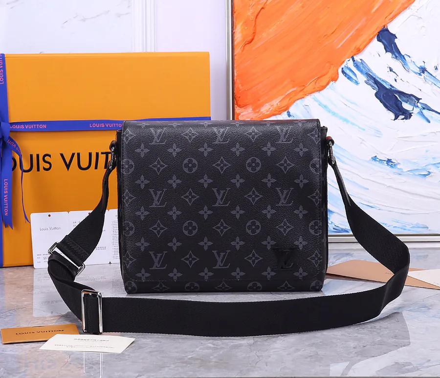 District Small Tote Elegant and Lightweight, Ideal for Daily Use