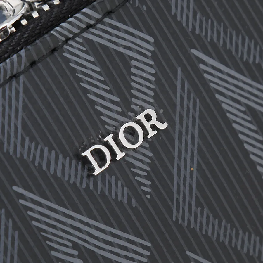 Marc Bohan Diamond Messenger Bag Elegant and Practical
